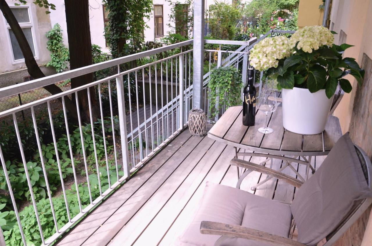 Central Vienna Apartment With Garden View Экстерьер фото