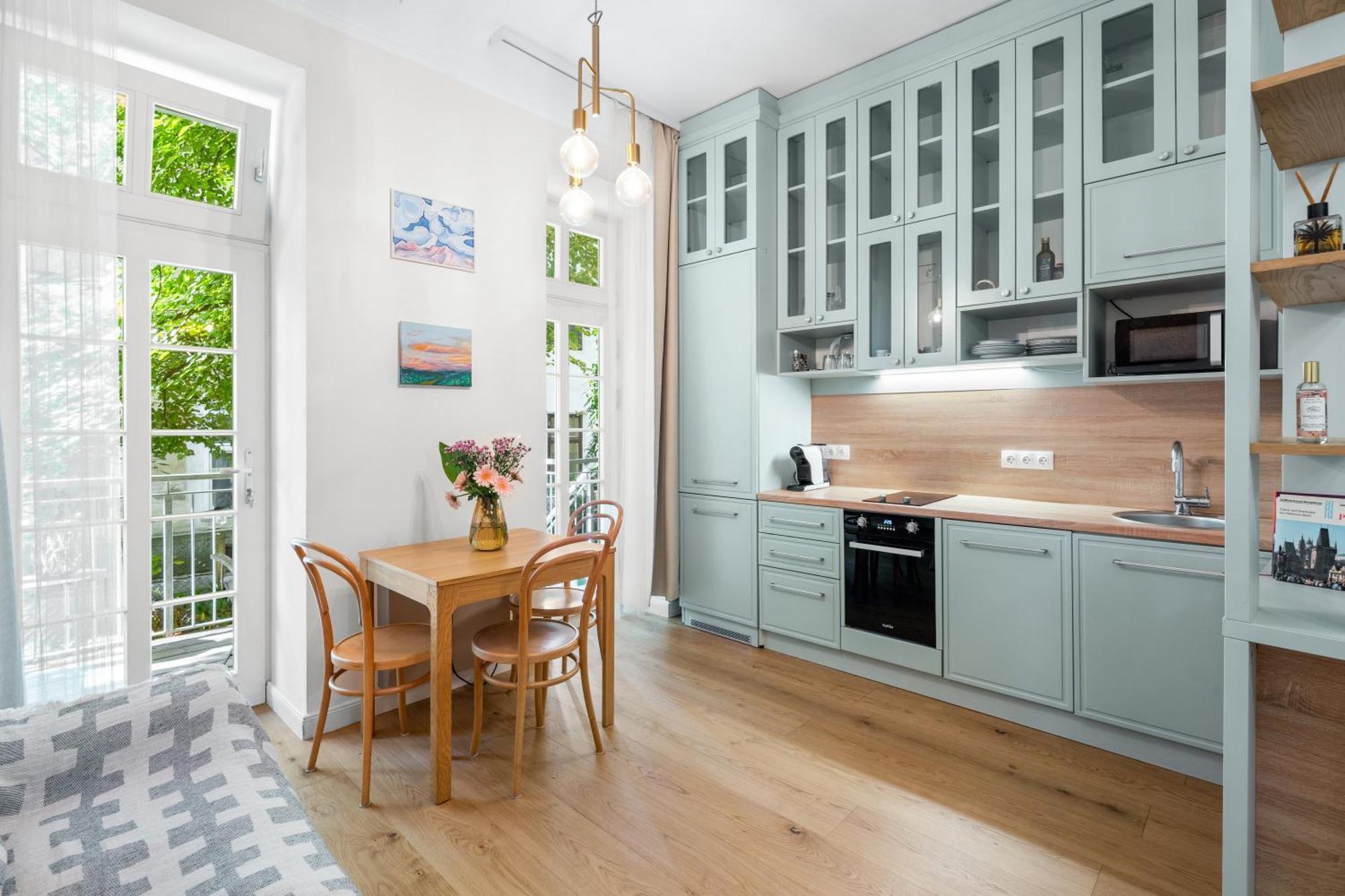 Central Vienna Apartment With Garden View Экстерьер фото